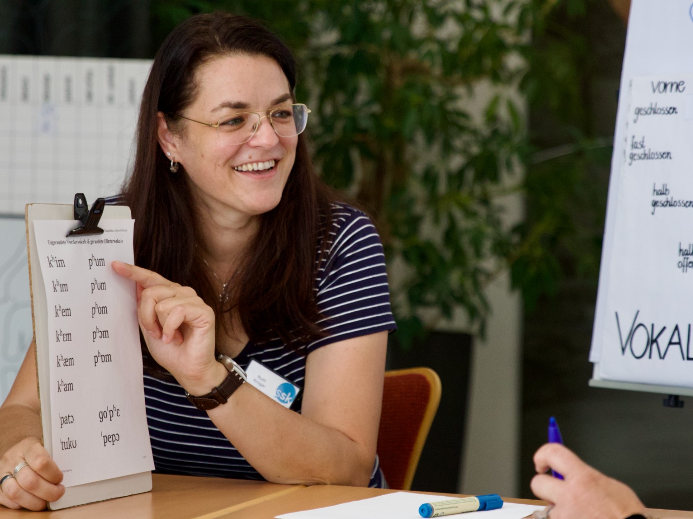 Ruth zeigt ein alphabet von brasilien