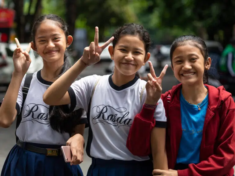 3 Maedchen in Indonesien