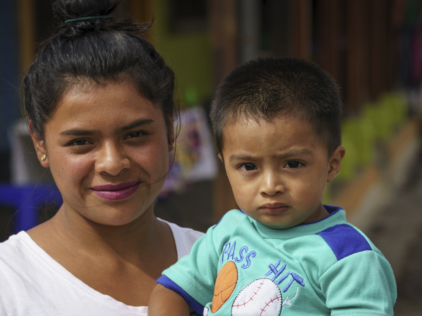 Junge Frau mit Kind El Salvador