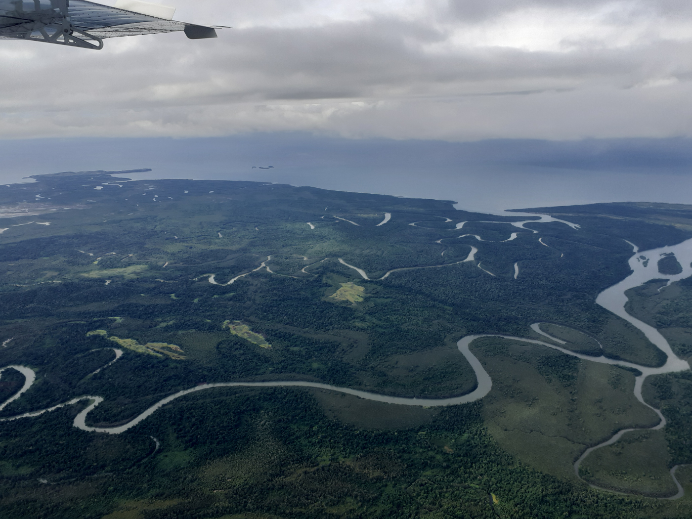 Flug ueber Papua